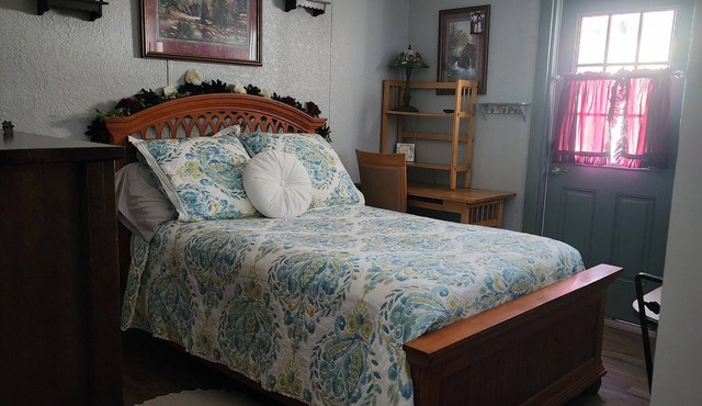 Farmhouse room 15minutes to, caverns state parkn Falling waters chipley Florida