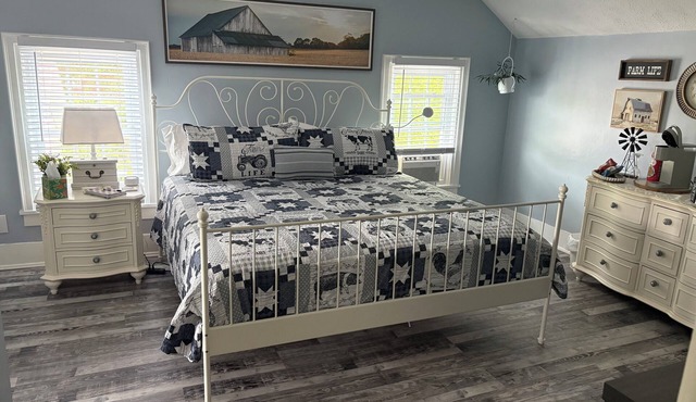 Farmhouse Room - Michael Lynn Winery and Brewery