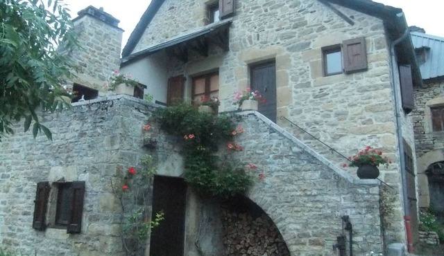 farmhouse rural setting at the foot of the Aubrac, in the Lot Valley
