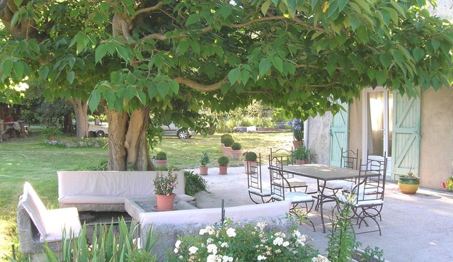 Farmhouse Saint Quenin at the foot of the Ventoux MALAUCENE 84340