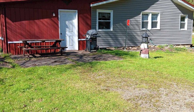 Farmhouse sleeps 2 -6 in the Allegheny National Forest outside Bradford Pa