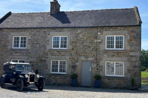 Farmhouse - Sleeps 6 - Near Alton Towers - Parking