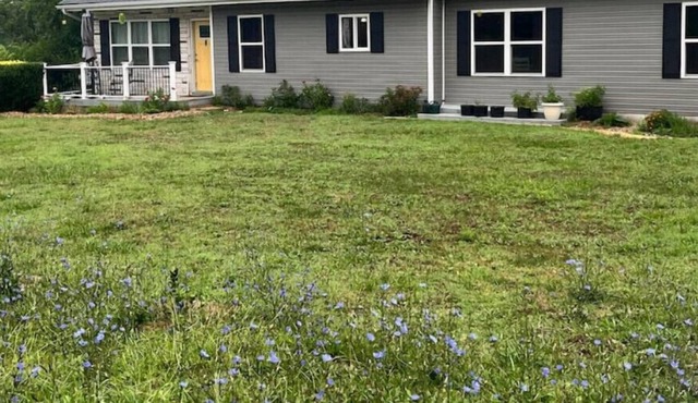 Farmhouse style basement studio w private entrancen