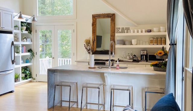 Farmhouse Style Carriage Home w/Pool Access