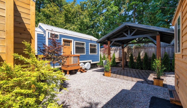 Farmhouse + Tiny Home Village | 7BR/5BA| Sleeps 14