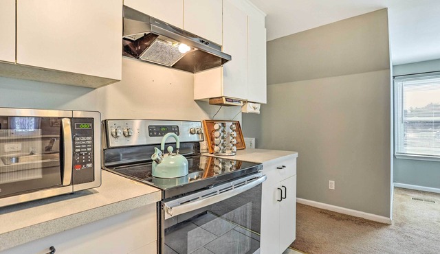 Farmhouse Vacation Rental ~ 21 Mi to Philly!