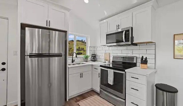 Farmhouse Villa - 10 Acres - Pool