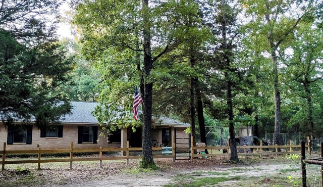 Farmhouse w/Pond, Nature Trails & Farm Experience