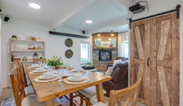 Farmhouse w/Private Hot Tub < 1 Mile to Birch Bay