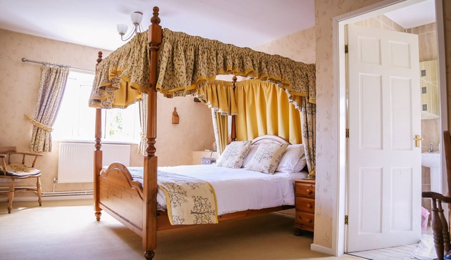 Farmhouse Wing - Stunning 2 bedroomed Farmhouse.