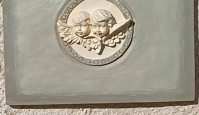 Farmhouse with swimming pool and river nearby