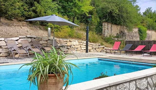 Farmhouse with swimming pool and river nearby