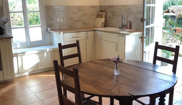 Farmhouse with Private Pool and Fenced 1 Acre Garden