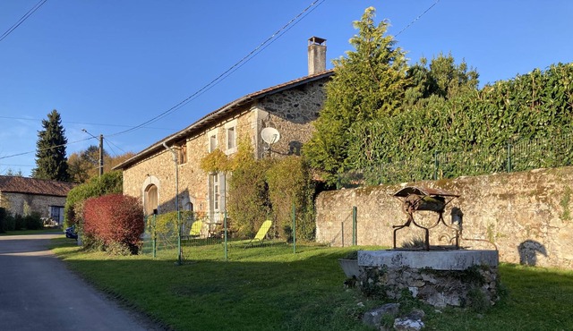 Farmhouse With Large Secure Garden And Swimming Pool