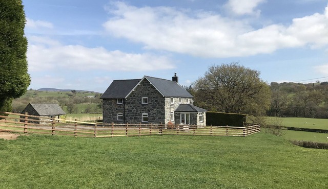 Farmhouse With Magnificent Countryside Views, Peaceful and Spacious