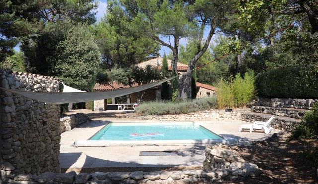 Farmhouse with pool and all mod cons in large piece of land, quiet