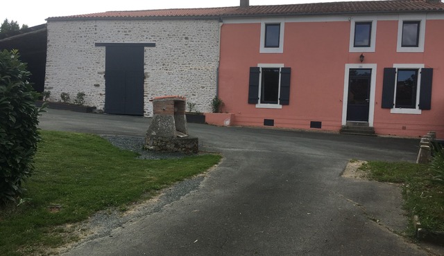 Farmhouse with private covered swimming pool, garden, games, Puy du Fou