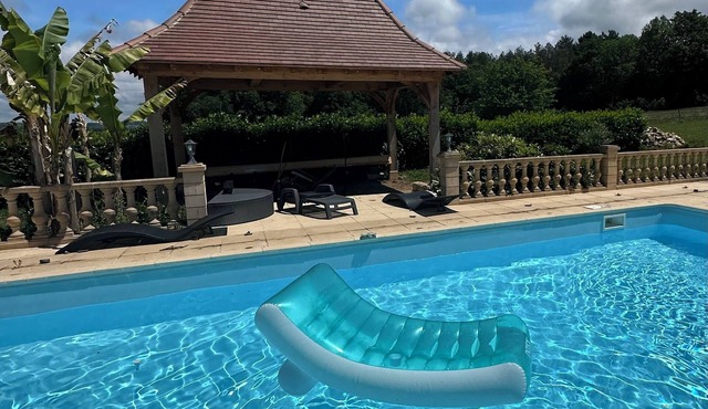 Farmhouse with private swimming pool - 15 ha of nature - Périgord Pourpre Dordogne