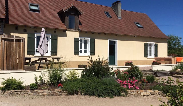 Farmhouse with Private Swimming Pool and Hot Tub