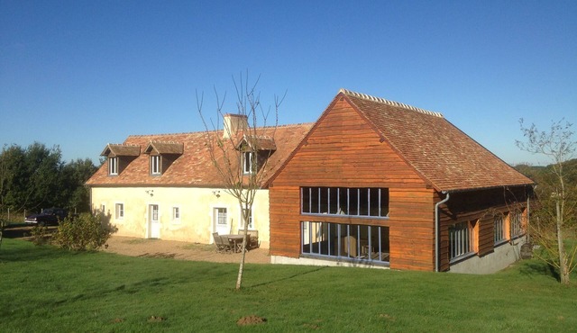 Farmhouse with reception room on the edge of a forest near the Le Mans racetrack