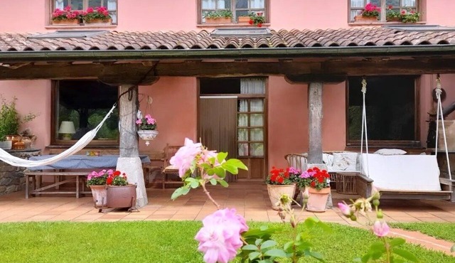 FARMHOUSE WITH VIEWS OF THE ARALAR MOUNTAIN RANGE