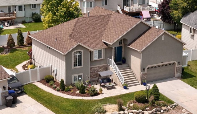 Farmington Gem, fenced yard, sleeps 6