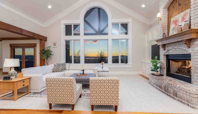 Farmington Oasis-Views, Space & Comfort 1.25 acres