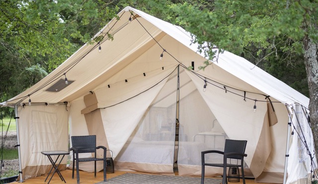 Farmstay Glamping with AC near Corsicana, TX