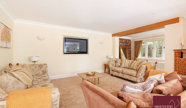 Farnborough - Gated Entrance, Driveway, Garden