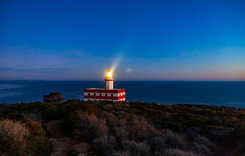 Faro Capel Rosso in Giglio Castello