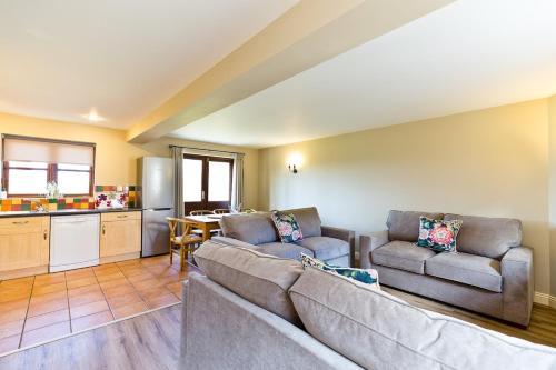 Farwell Cottage - Knockerdown Cottages with indoor swimming pool, near Carsington Water