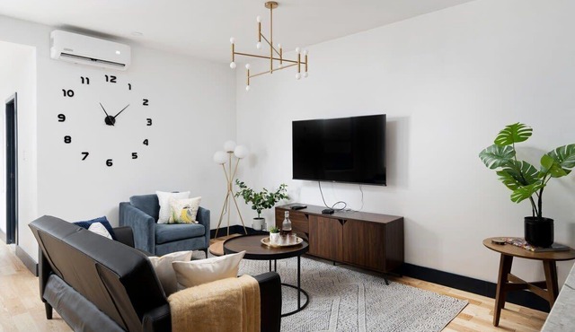 Fashion District of MTL- 3BD 3BA+parking