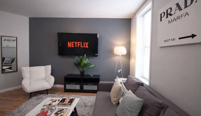 Fashionable 1-Bedrm Apt 15 Min to Manhattan