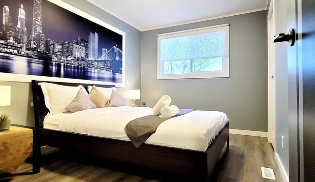 Fast CHECK-IN 3 Bedrooms & 3 Beds, Luxury House.