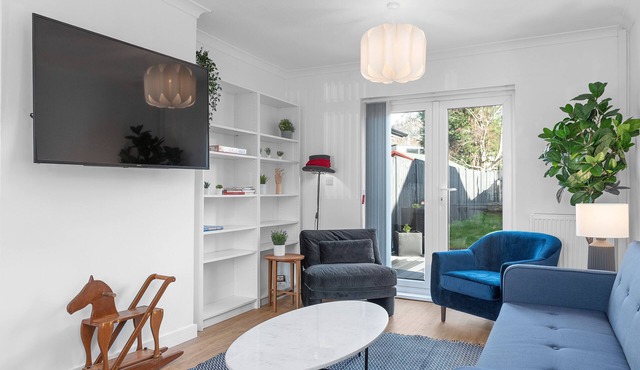 Fast Wi-Fi | Modern Amenities | IPTV | Alexa | Sleeps 8