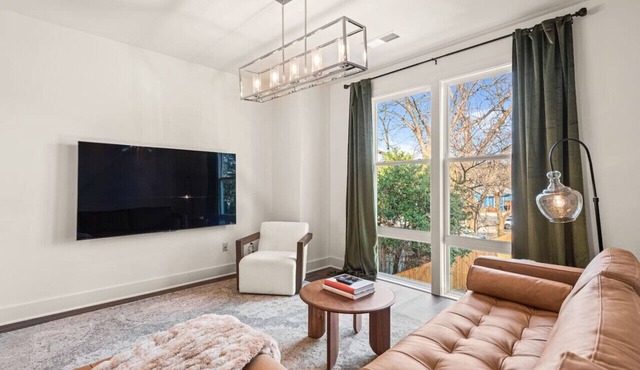 Fast Wifi|Downtown EAV| EAV Retreat