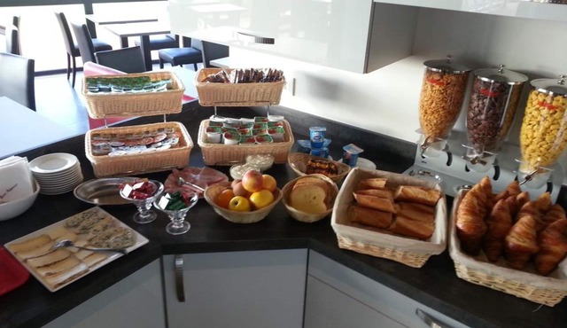 FastHotel Montmarault - Auberge du Grand Champ