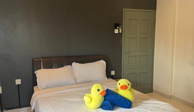 FAT MOM - Noir Stay (FREE 1 CarPark+NetflixTV)