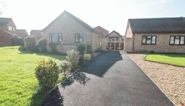 FATIMA, family friendly, with a garden in Burnham-On-Sea