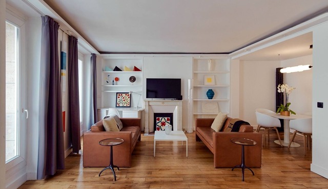 Faubourg/Elysées, an elegant, two-bedroom apt. in Paris's best shopping area.
