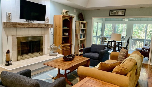 Favorite cottage - large kitchen and renovated bathrooms, sunroom