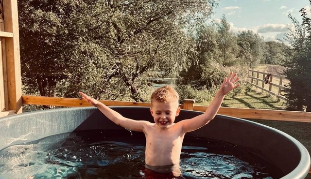 Favourite Lodge with Hot Tub at Kingfisher Lakes | Panoramic Views | Sunny Deck!