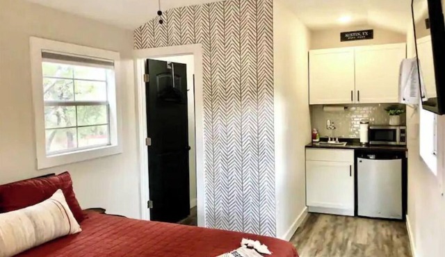 "Fawn" cabin in 2 acre boutique resort with pool!