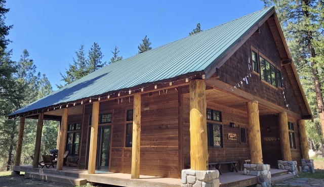 Fawn Glen Cabin in Mazama, Wa! Close to Ski/Sports Trail!