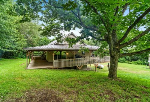 Fawn Hollow Retreat, King bed, game room, BBQ