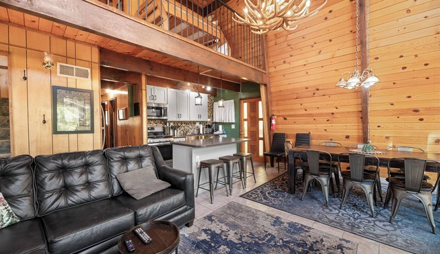 Fawnskin Family Cabin - North Shore, Foosball, Fireplace. Deck