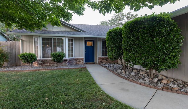 Fayette House near Lema Ranch, just minutes from shopping and Bethel church