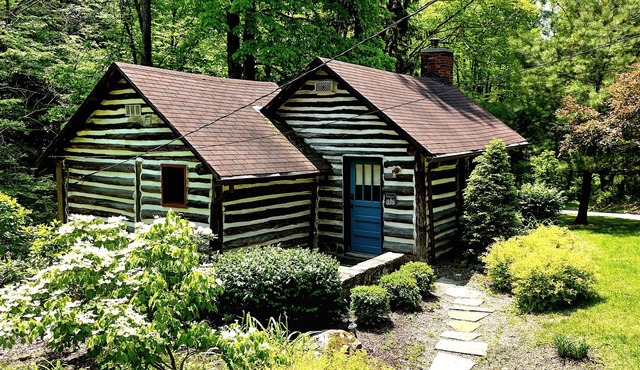 Fayette Springs House-Rustic Luxury close to trails, whitewater and winery!