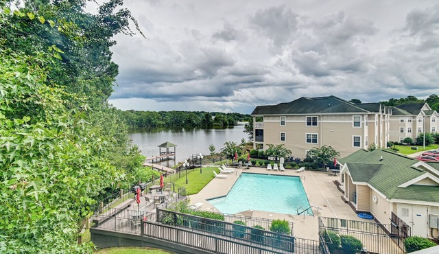 Fayetteville Autumn Escape: Lake Views + Home Gym