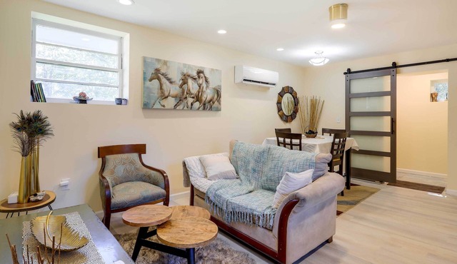 Fayetteville Guest House: Walk to Nature Preserve!